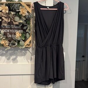 Old Navy Black Jack Wrap Romper petite XL